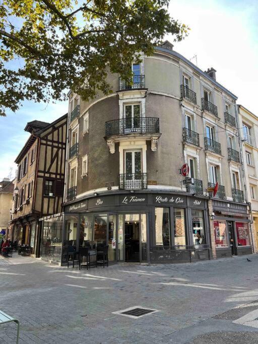 Appartement Lumineux: Central City Elegance with 3 Bedrooms Troyes Exterior photo